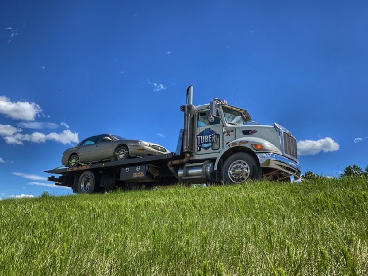 Read more about the article Flatbed Tow Truck: Benefits & Services