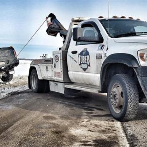 Heavy-duty tow truck towing vehicles